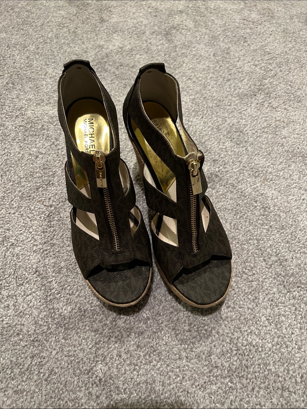 MICHAEL Michael Kors Black Open-Toe Zip Wedge Sandals 3” Inch size 8